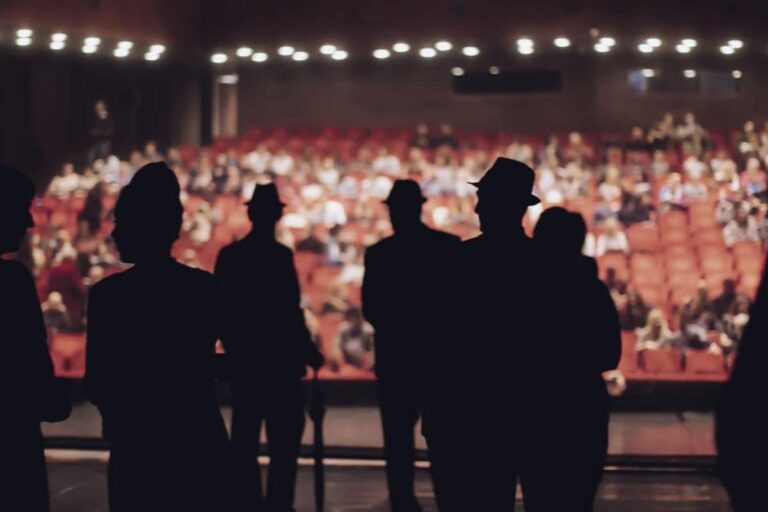 Le Pouvoir Transformateur de la Thérapie Dramatique dans le Théâtre Thérapeutique