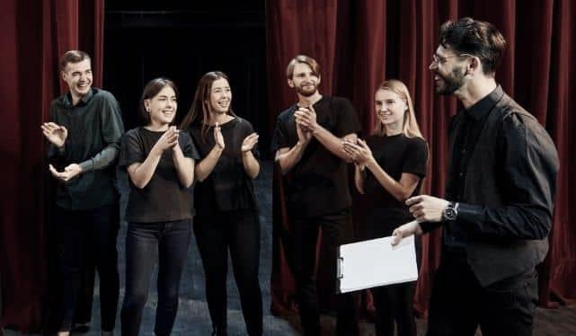 Découvrez les avantages du théâtre pour un team building réussi au Théâtre des Chartrons à Bordeaux